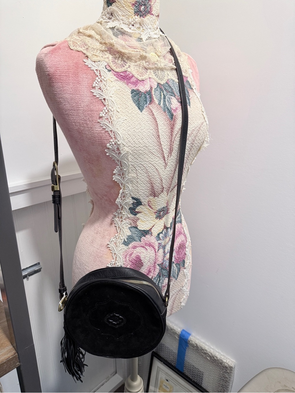 Black Round Crossbody Bag with Tassel - Unbranded - Picture 2 of 4